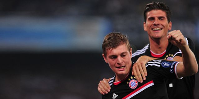 Review: Bayern Curi Poin di Kandang Napoli