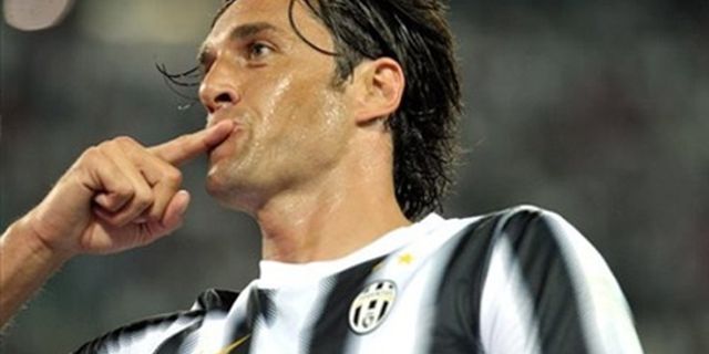 Luca Toni ke Arsenal? Luca Toni ke Arsenal?