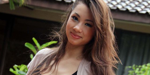 Istri Irfan Bachdim Hamil Empat Bulan Istri Irfan Bachdim Hamil Empat Bulan