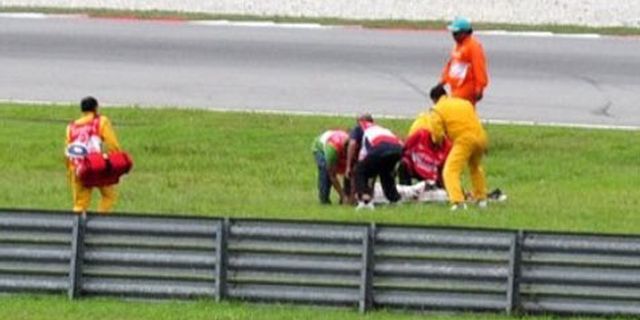 Simoncelli Terjatuh Dari Tandu, Sepang Berkilah Simoncelli Terjatuh Dari Tandu, Sepang Berkilah