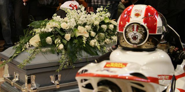Ribuan Orang Beri Penghormatan Terakhir Pada Simoncelli