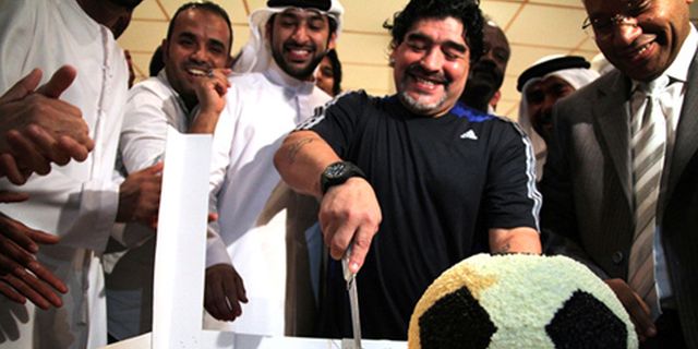Maradona Rayakan Ultah Bersama Al Wasl Maradona Rayakan Ultah Bersama Al Wasl