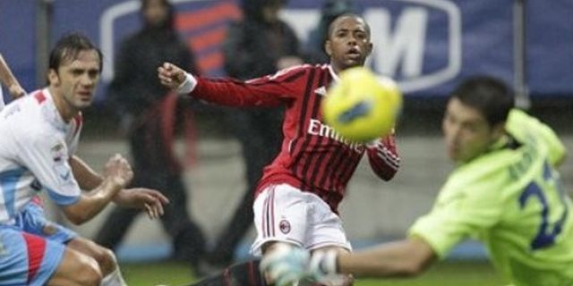 Review: Empat Gol, Milan Mantap di Tiga Besar
