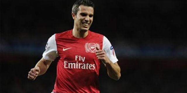 Van Basten: Van Persie Jangan Tinggalkan Arsenal Van Basten: Van Persie Jangan Tinggalkan Arsenal
