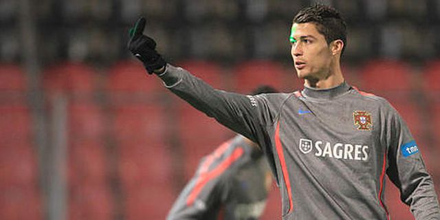 Panas, Ronaldo Beri Jari Tengah Untuk Suporter Bosnia Panas, Ronaldo Beri Jari Tengah Untuk Suporter Bosnia