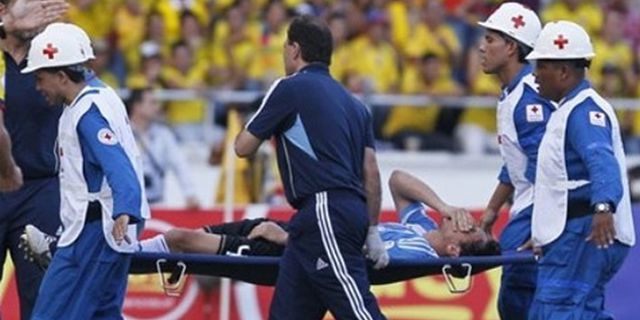 Cedera Serius, Burdisso Diperkirakan Absen Hingga Akhir Musim Cedera Serius, Burdisso Diperkirakan Absen Hingga Akhir Musim