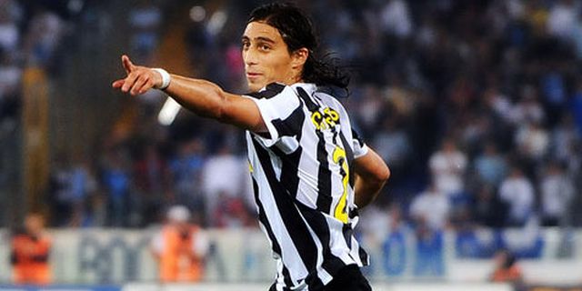 Martin Caceres Inginkan Kesempatan Kedua di Juve