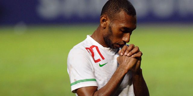 Sepak Bola: Ratusan Calon Penonton Sudah Antri Tiket Final Sepak Bola: Ratusan Calon Penonton Sudah Antri Tiket Final