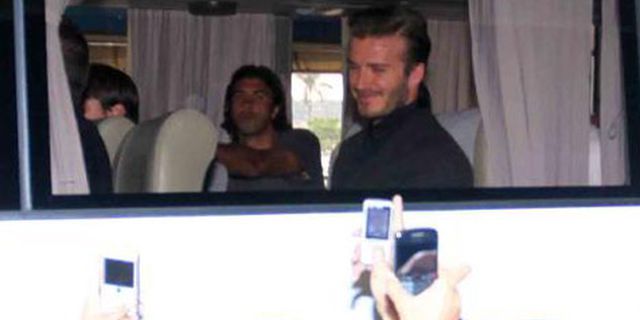 Dikawal Ketat, Beckham Hanya Lempar Senyuman