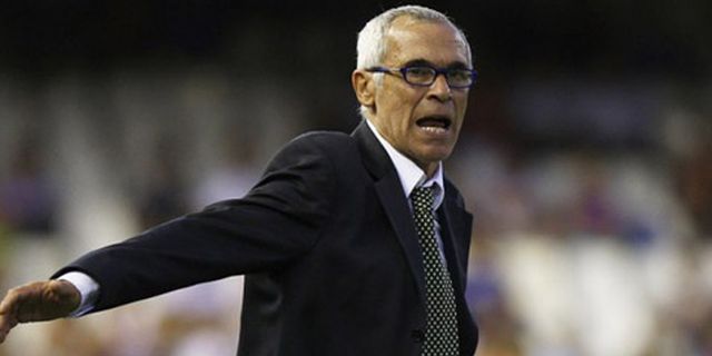 Juru Kunci, Santander Pecat Hector Cuper