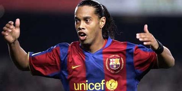 Shakira, Ronaldinho, dan Marquez Dukung Barcelona Shakira, Ronaldinho, dan Marquez Dukung Barcelona
