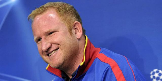 Kalahkan MU, Pelatih Basel Dapat Kontrak Permanen Kalahkan MU, Pelatih Basel Dapat Kontrak Permanen