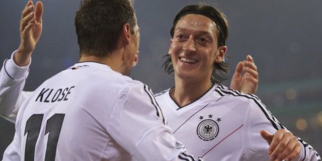 Dua Harapan Ozil di Tahun 2012 Dua Harapan Ozil di Tahun 2012