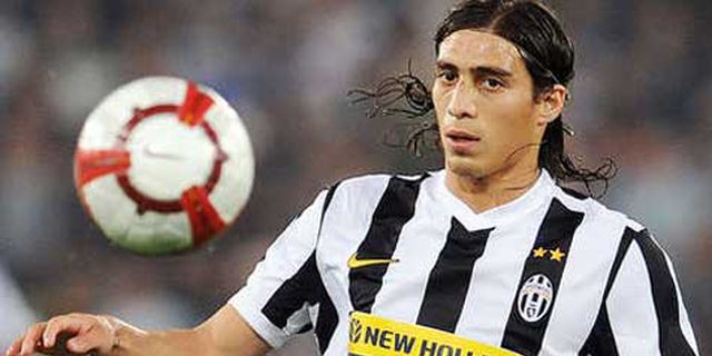 Juventus Sepakati Kontrak Caceres