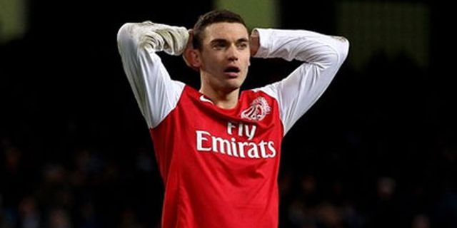 Kehilangan Vermaelen Paksa Wenger Pinjam Pemain Kehilangan Vermaelen Paksa Wenger Pinjam Pemain