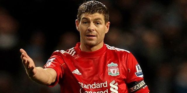 Dalglish Tak Ingin Buru-Buru Jadikan Gerrard Starter Dalglish Tak Ingin Buru-Buru Jadikan Gerrard Starter