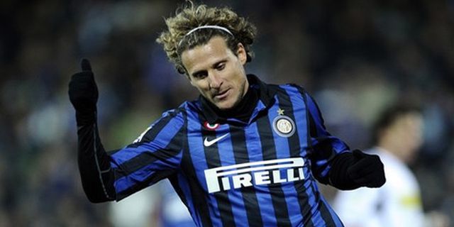 Barcelona Jajaki Kemungkinan Beli Diego Forlan Barcelona Jajaki Kemungkinan Beli Diego Forlan