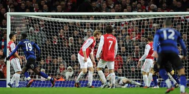 Review: United Permalukan Arsenal Lagi Review: United Permalukan Arsenal Lagi