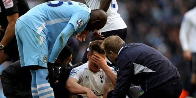 Injak Kepala Parker, Balotelli Terancam Sanksi 4 Laga