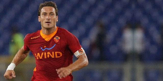 Totti Masih Buka Pintu Untuk Gli Azzurri Totti Masih Buka Pintu Untuk Gli Azzurri
