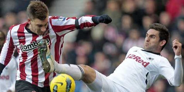 Cedera Kian Parah, Bendtner Absen Lebih Panjang Cedera Kian Parah, Bendtner Absen Lebih Panjang