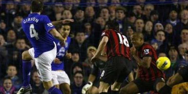 Review: Gibson Gelincirkan City di Goodison