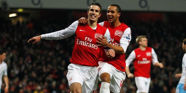Samai Rekor Gol Bergkamp, Van Persie Dipuji Wenger Samai Rekor Gol Bergkamp, Van Persie Dipuji Wenger