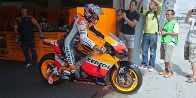 Casey Stoner Tercepat di Hari Kedua Uji Coba MotoGP Casey Stoner Tercepat di Hari Kedua Uji Coba MotoGP