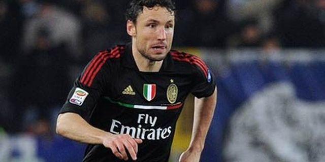 Van Bommel: Milan Akan Belajar Dari Kekalahan Van Bommel: Milan Akan Belajar Dari Kekalahan