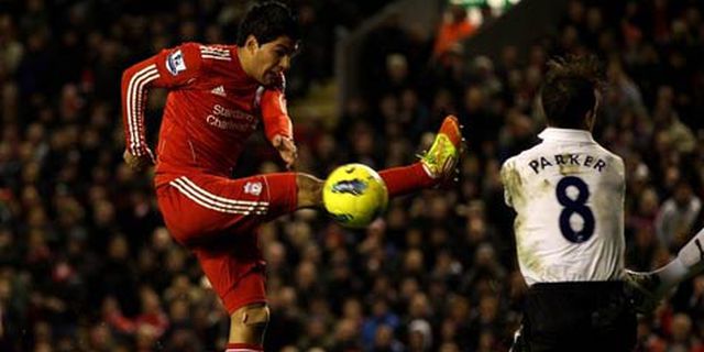 Suarez Dikecam Rooney, Dibela Dalglish