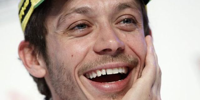 Stoner dan Lorenzo Jauh di Depan, Rossi Targetkan Podium Stoner dan Lorenzo Jauh di Depan, Rossi Targetkan Podium