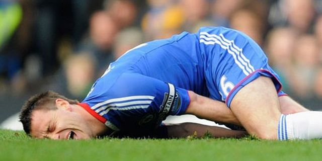 Operasi Lutut, John Terry Absen Enam Minggu Operasi Lutut, John Terry Absen Enam Minggu