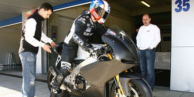 Akhirnya Ellison Kendarai Aprilia CRT Miliknya Akhirnya Ellison Kendarai Aprilia CRT Miliknya