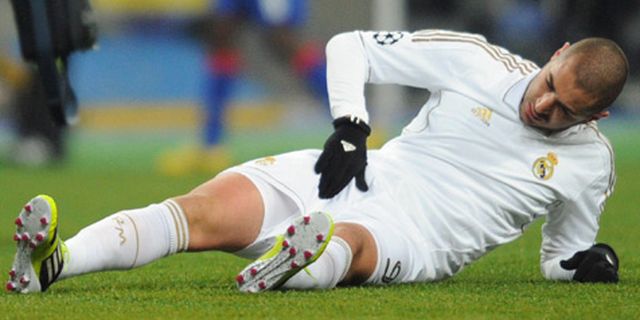 Cedera Otot, Benzema Bakal Absen 3 Pekan Cedera Otot, Benzema Bakal Absen 3 Pekan