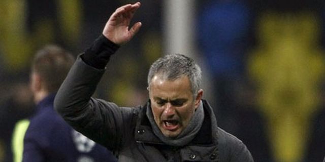 Mourinho Keluhkan Minimnya Dukungan Suporter Madrid Mourinho Keluhkan Minimnya Dukungan Suporter Madrid