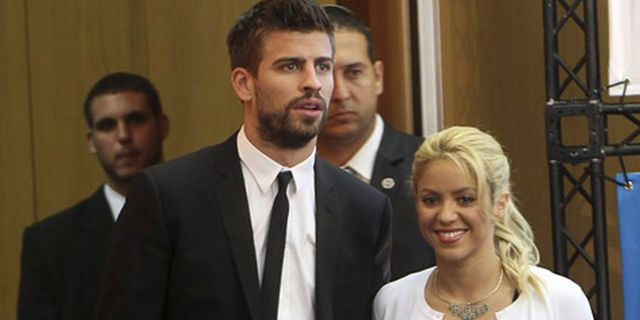 Pique Belum Berencana Nikahi Shakira Pique Belum Berencana Nikahi Shakira