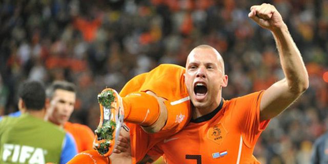 Heitinga Beri Nasehat Kepada Timnas Inggris Heitinga Beri Nasehat Kepada Timnas Inggris