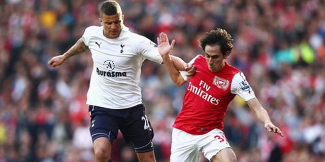 Fans Chelsea Sesali Kepindahan Benayoun ke Arsenal?