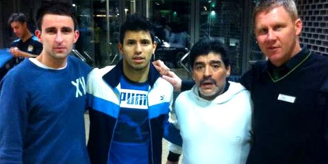 Aguero dan Maradona Main Squash di Manchester Aguero dan Maradona Main Squash di Manchester
