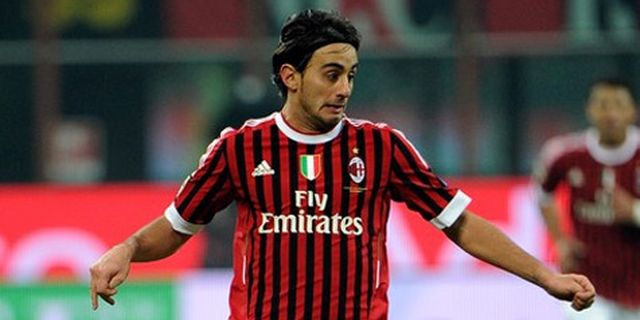 Lima Laga Lagi, Aquilani Resmi Milik AC Milan Lima Laga Lagi, Aquilani Resmi Milik AC Milan