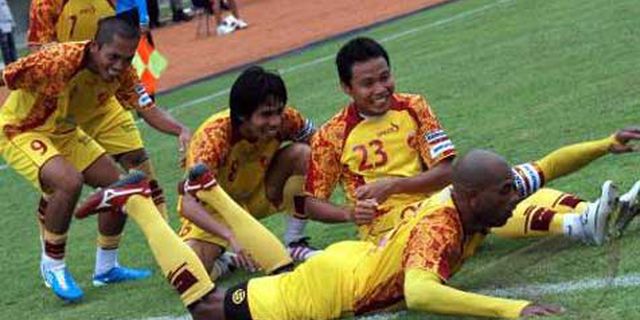 ISL Review: Hujan Gol, Sriwijaya Kandaskan Mitra Kukar ISL Review: Hujan Gol, Sriwijaya Kandaskan Mitra Kukar