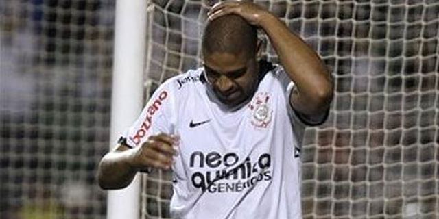 Fisik Payah, Corinthians Putus Kontrak Adriano Fisik Payah, Corinthians Putus Kontrak Adriano