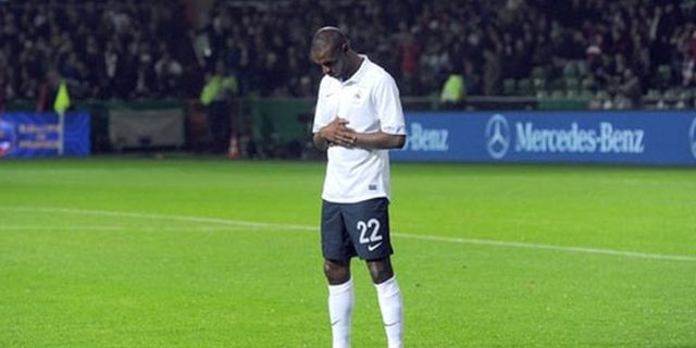 Abidal Diragukan Dapat Bermain Kembali Pasca Operasi Abidal Diragukan Dapat Bermain Kembali Pasca Operasi