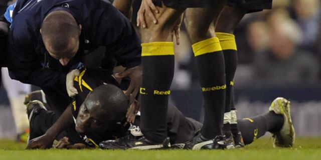 Fabrice Muamba Masih Dalam Kondisi Kritis Fabrice Muamba Masih Dalam Kondisi Kritis