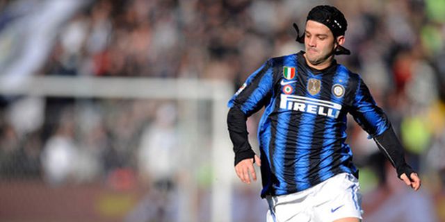 Ancelotti Minta PSG Tampung Chivu