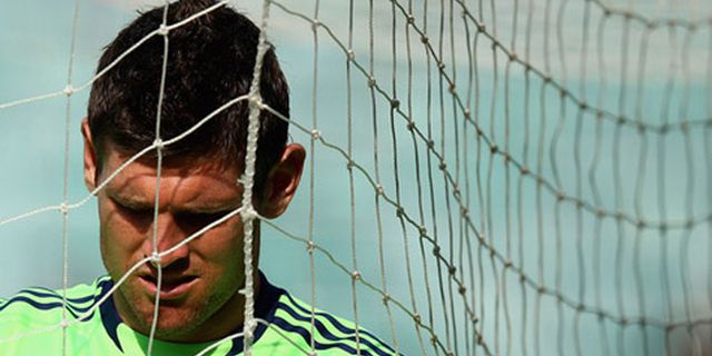 Menenggak Alkohol Dalam Pesawat, Kiper Sydney FC Dipulangkan Menenggak Alkohol Dalam Pesawat, Kiper Sydney FC Dipulangkan