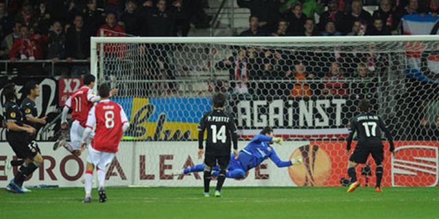 Review: AZ vs Valencia, Los Che Takluk di Belanda