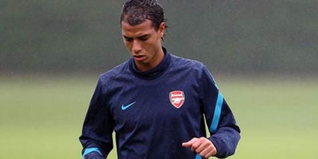 Chamakh: Saya Akan Bertahan di Arsenal Chamakh: Saya Akan Bertahan di Arsenal