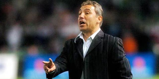 Stoichkov: Real Madrid Terlihat Gugup Stoichkov: Real Madrid Terlihat Gugup