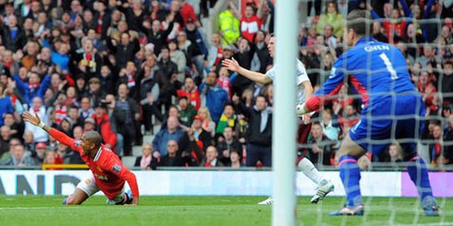 Fergie: Young Memang Mencari Penalti Fergie: Young Memang Mencari Penalti